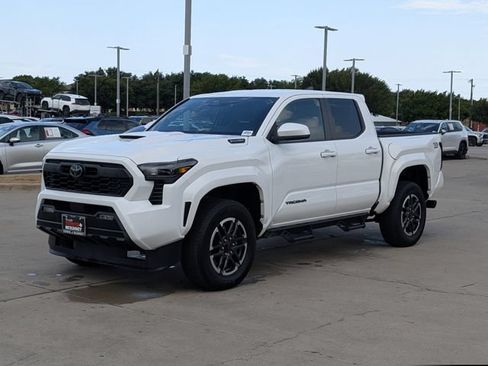 Used 2025 Toyota Tacoma TRD Sport AWD/4WD image 10