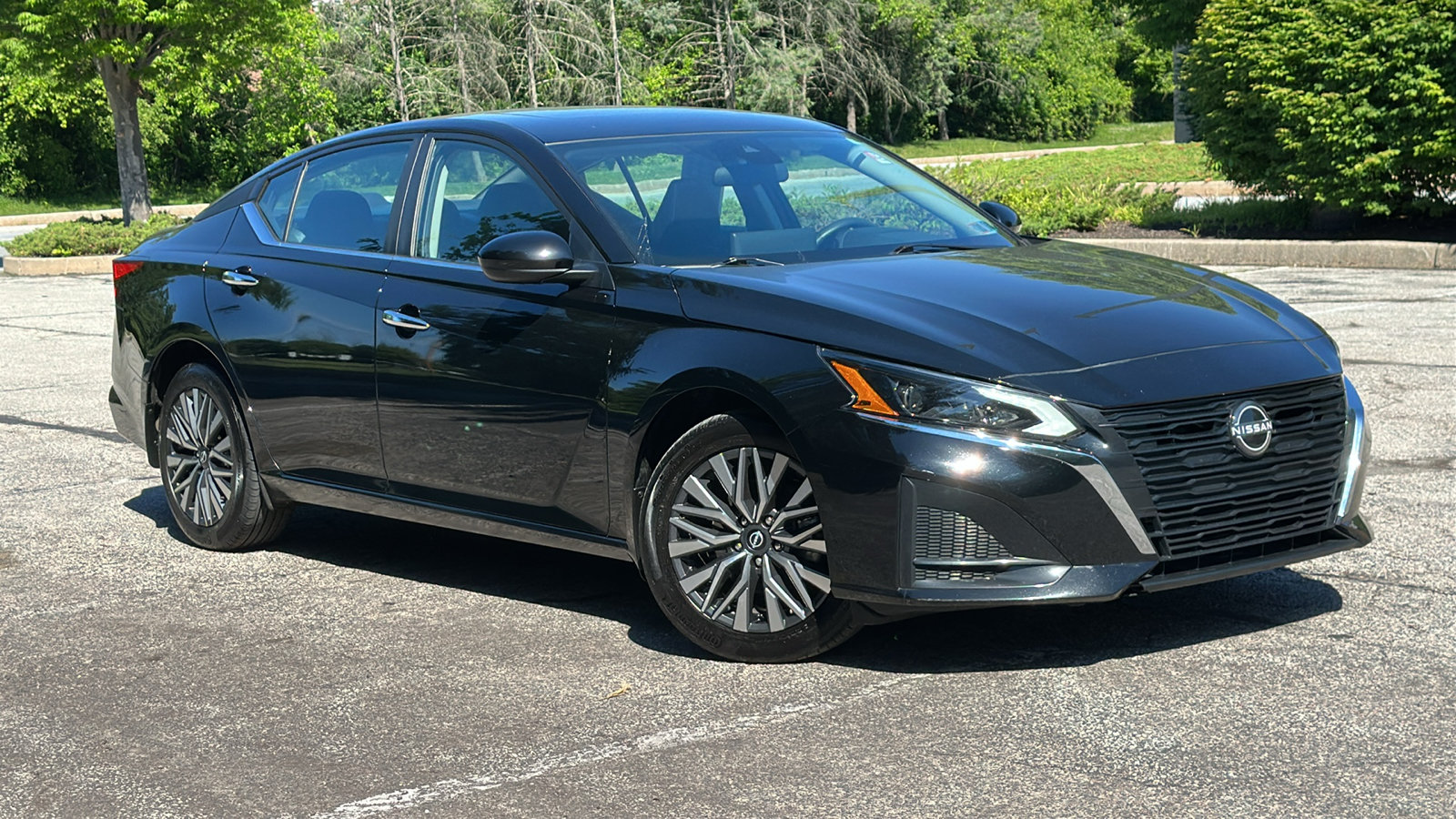 Certified 2024 Nissan Altima 2.5 SV w/ SV Premium Package AWD/4WD image 1