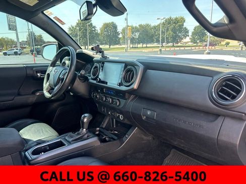 Used 2021 Toyota Tacoma TRD Sport AWD/4WD image 8