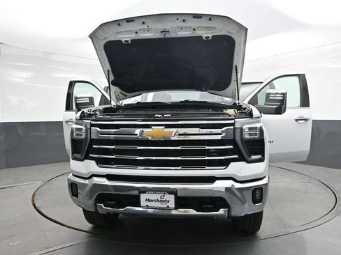 Used 2024 Chevrolet Silverado 2500 LTZ AWD/4WD image 39