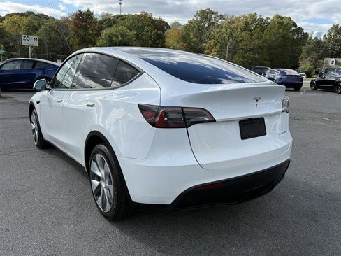 Used 2023 Tesla Model Y Long Range image 3