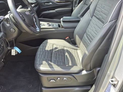 Used 2024 Cadillac Escalade Sport Platinum AWD/4WD image 4