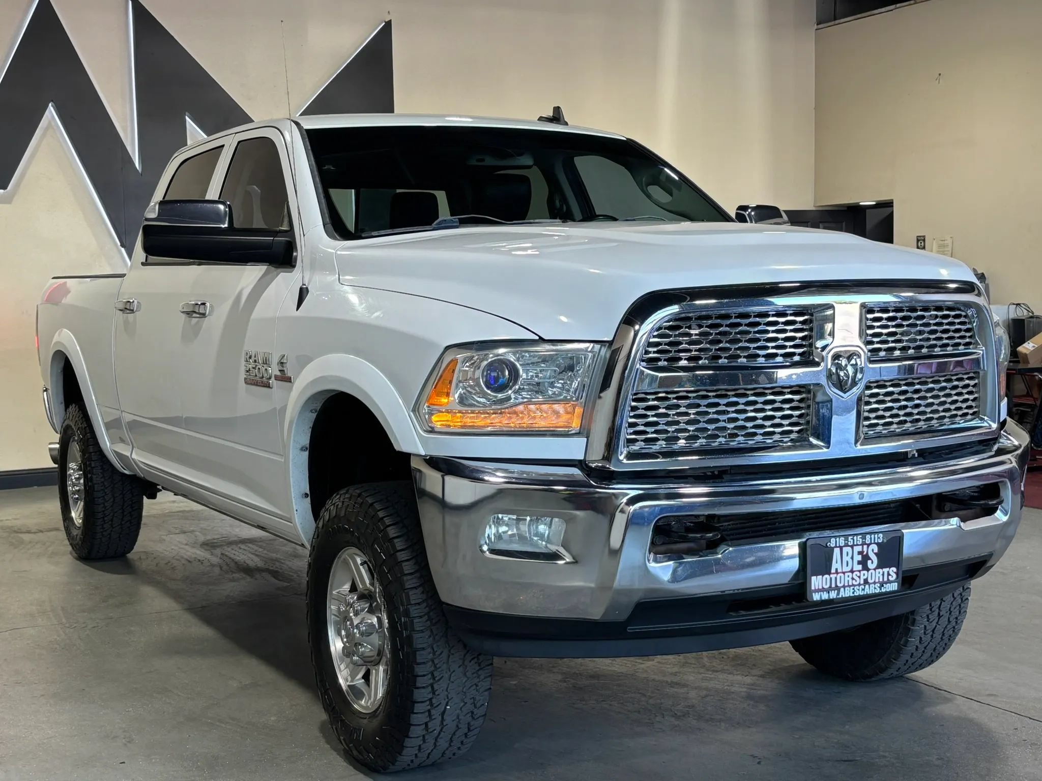 Used 2014 RAM 2500 Laramie AWD/4WD image 2