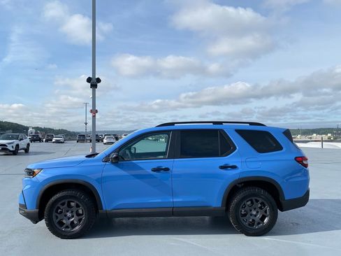 Used 2025 Honda Pilot TrailSport image 5