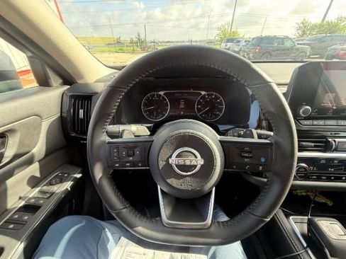 Used 2025 Nissan Pathfinder SV FWD image 11