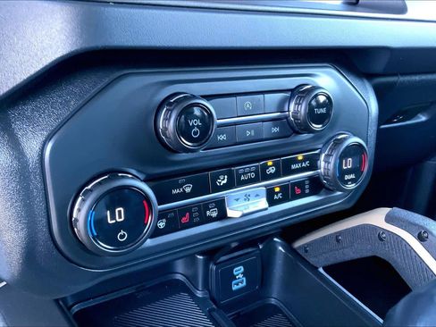 Used 2025 Ford Bronco Badlands AWD/4WD image 29