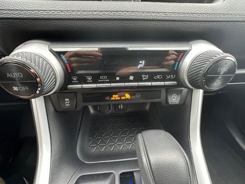 Used 2024 Toyota RAV4 XLE AWD/4WD image 29