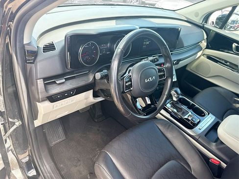 Used 2024 Kia Carnival EX image 10