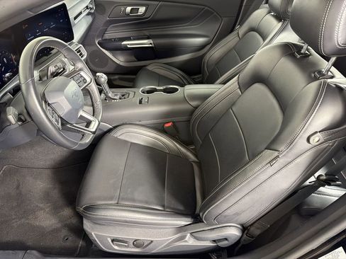 Used 2025 Ford Mustang Premium image 7