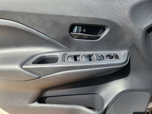 Used 2025 Nissan Versa S w/ Trunk Package image 22