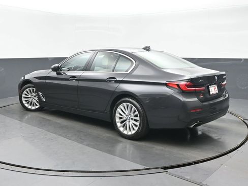 Used 2022 BMW 530i xDrive w/ Premium Package image 5