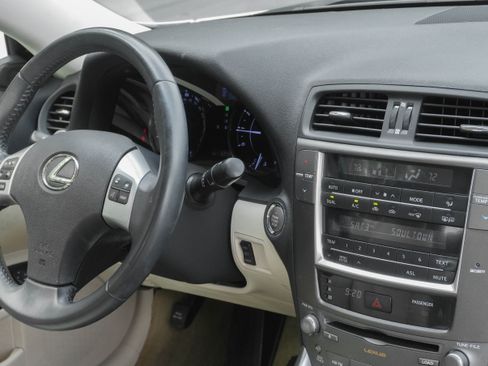 Used 2015 Lexus IS 250C RWD image 11