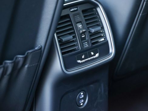 Certified 2026 Porsche Macan Turbo AWD/4WD image 40