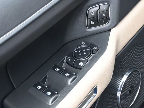 Used 2023 Ford Expedition Limited AWD/4WD image 4