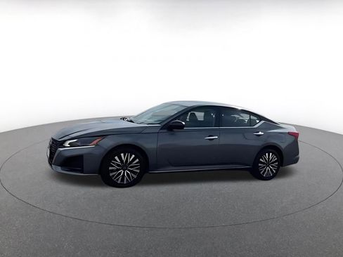 Used 2025 Nissan Altima 2.5 SV image 4