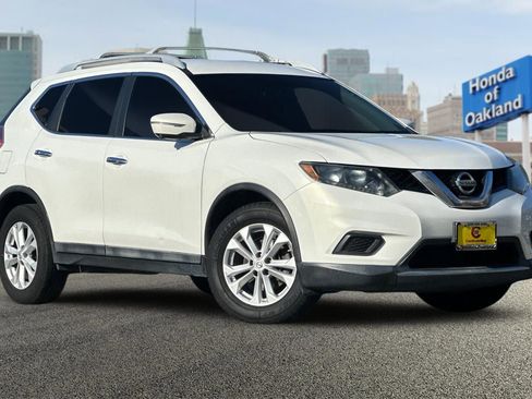 Used 2014 Nissan Rogue SV w/ SV Premium Package image 2