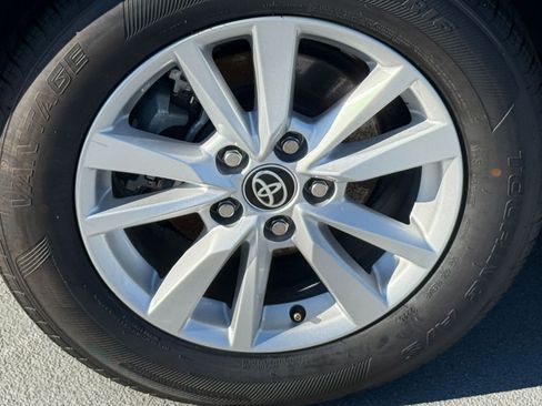 Used 2025 Toyota Camry LE image 29