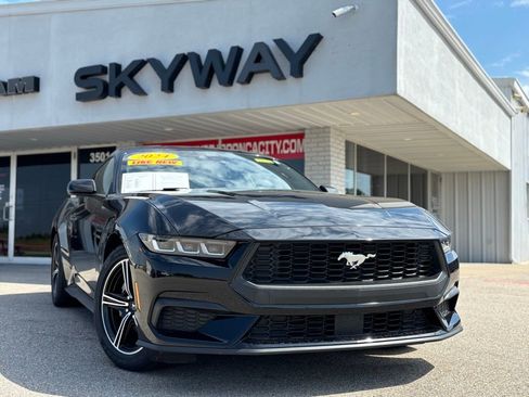 Used 2024 Ford Mustang Coupe image 1