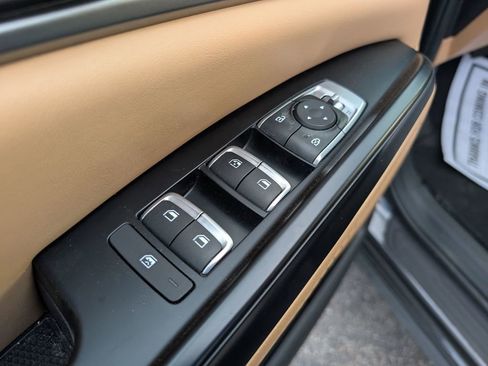 Used 2024 Kia Carnival LX image 14