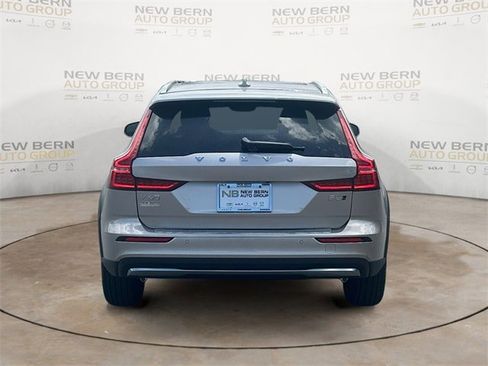 New 2026 Volvo V60 B5 Cross Country Plus w/ Protection Package Premier AWD/4WD image 4