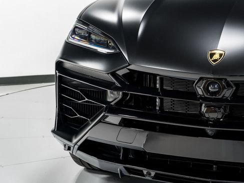 Used 2025 Lamborghini Urus SE image 48