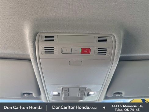 Used 2024 Volkswagen Tiguan SE image 26