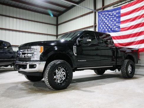 Used 2018 Ford F250 Lariat w/ Lariat Ultimate Package image 1