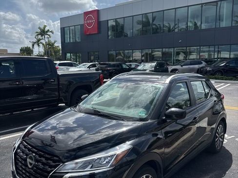 Certified 2023 Nissan Kicks SV image 2