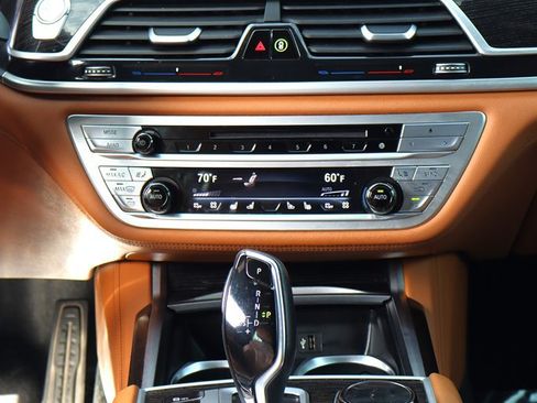 Used 2018 BMW 750i xDrive AWD/4WD image 12