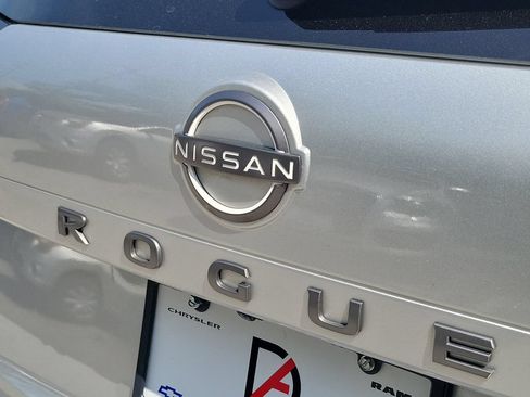 Used 2024 Nissan Rogue SV AWD/4WD image 6