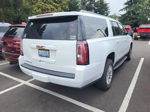 Used 2018 GMC Yukon XL SLT AWD/4WD image 3