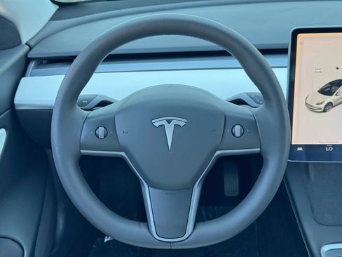 Used 2021 Tesla Model 3 Standard Range Plus image 17