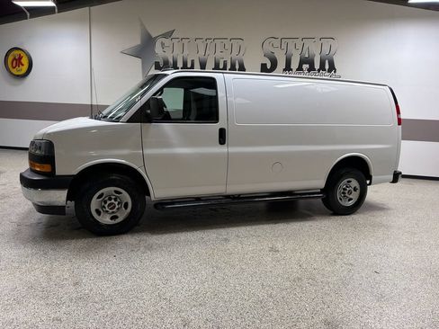 Used 2020 GMC Savana 2500 w/ Driver Convenience Package RWD image 2