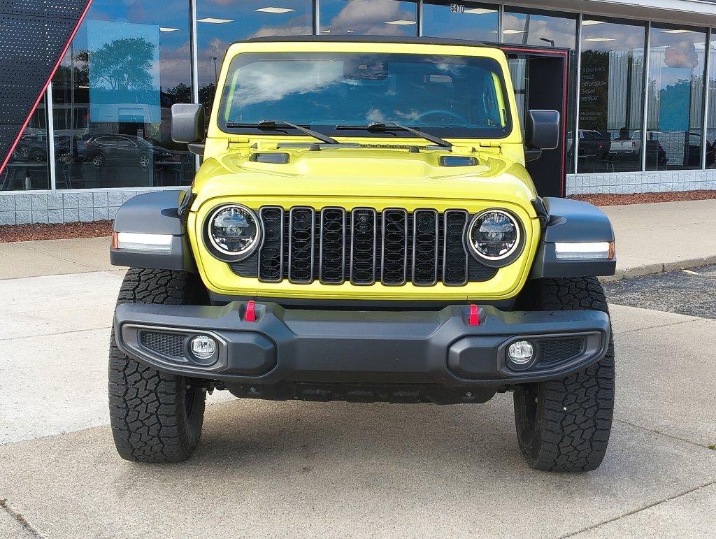 Used 2024 Jeep Gladiator Rubicon w/ Technology Group AWD/4WD image 25