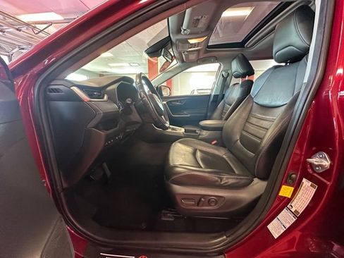 Certified 2019 Toyota RAV4 XLE Premium AWD/4WD image 10