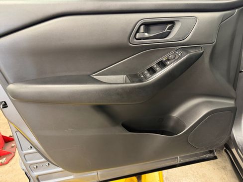Used 2024 Nissan Rogue S FWD image 25