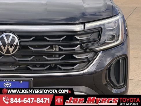 Used 2025 Volkswagen Atlas Cross Sport SE image 4