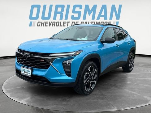 Certified 2025 Chevrolet Trax RS w/ Sunroof Package FWD image 2