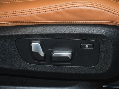 Used 2023 BMW X6 xDrive40i w/ M Sport Package image 62