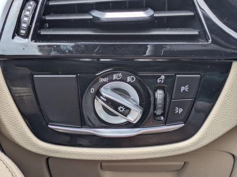 Used 2023 BMW 530i xDrive w/ Premium Package image 18