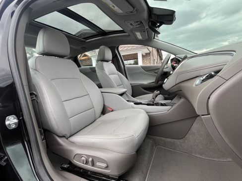 Used 2018 Chevrolet Malibu Premier w/ Premier Sun and Wheel Package FWD image 14