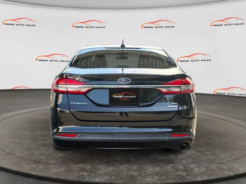 Used 2017 Ford Fusion SE w/ Fusion SE Technology Package FWD image 9