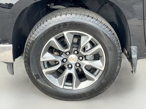 Used 2025 Chevrolet Silverado 1500 LT AWD/4WD image 32