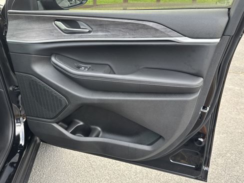 New 2025 Jeep Grand Cherokee L Limited w/ Luxury Tech Group II image 16