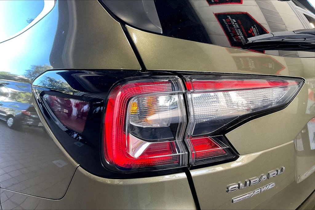 Used 2024 Subaru Outback Limited AWD/4WD image 16