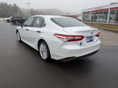 Used 2018 Toyota Camry XLE image 3