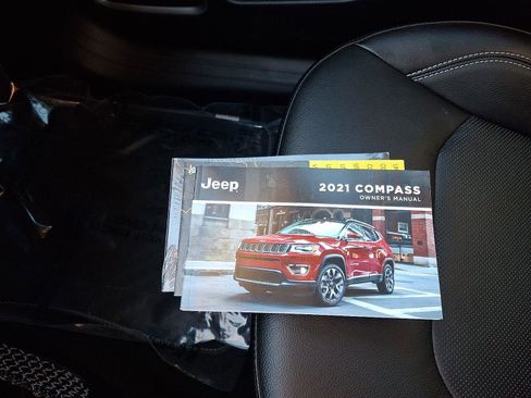 Used 2021 Jeep Compass Latitude w/ Sun and Sound Group image 28