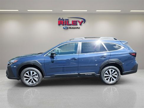 Certified 2025 Subaru Outback Premium image 2