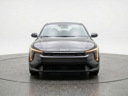 Used 2025 Kia K4 LXS image 2
