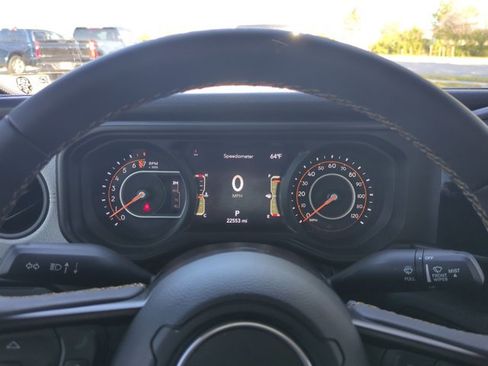 Used 2024 Jeep Gladiator Willys image 11